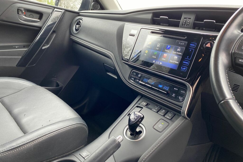 Compare Toyota Auris 1.8 Hybrid Excel Tss Cvt Leather FL68XZF Silver