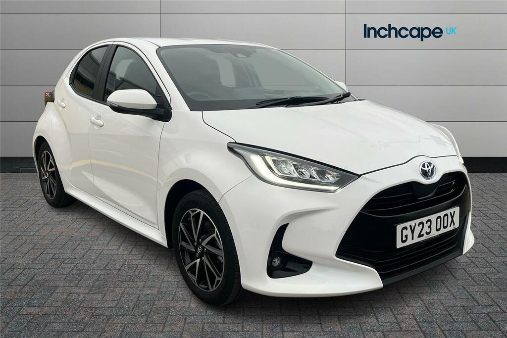 Compare Toyota Yaris 1.5 Hybrid Design Cvt GY23OOX White