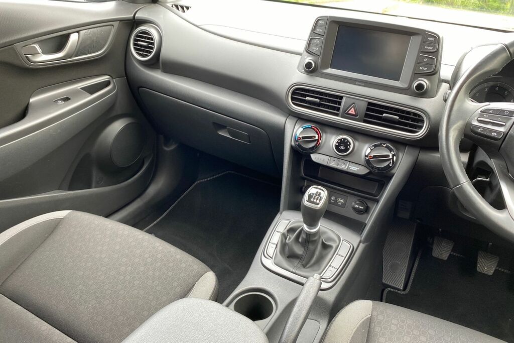 Compare Hyundai Kona 1.0T Gdi Play Edition MA69MZD Grey