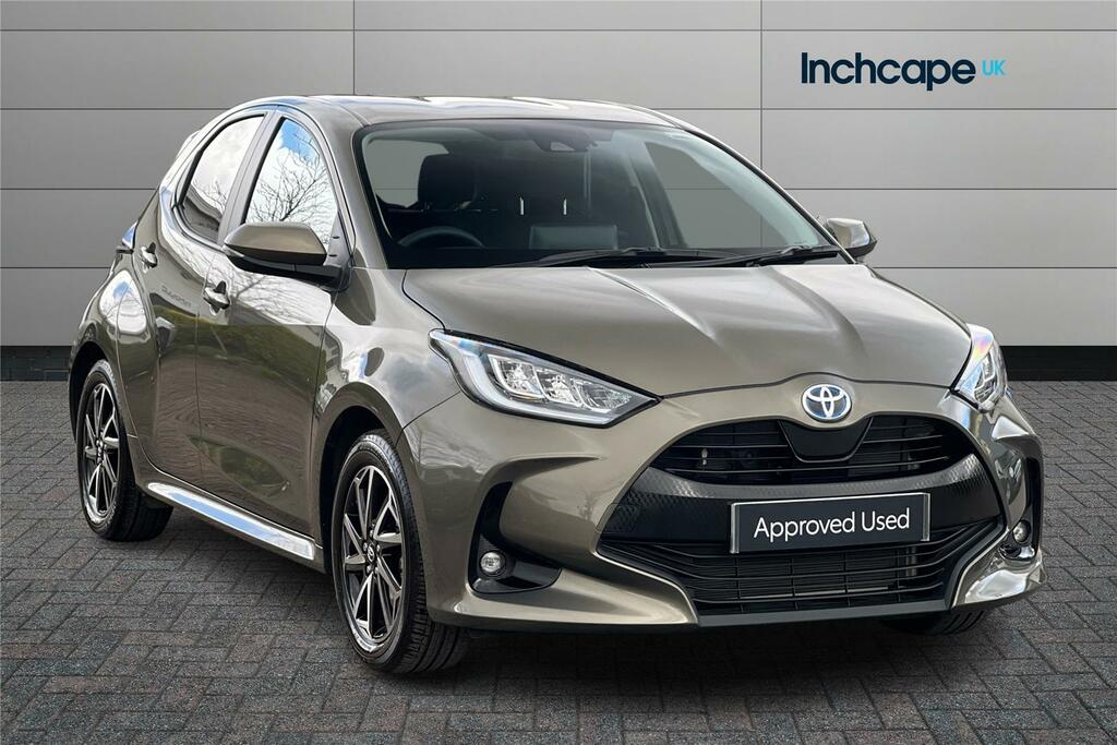 Compare Toyota Yaris 1.5 Hybrid Design Cvt FL73WFG Brown