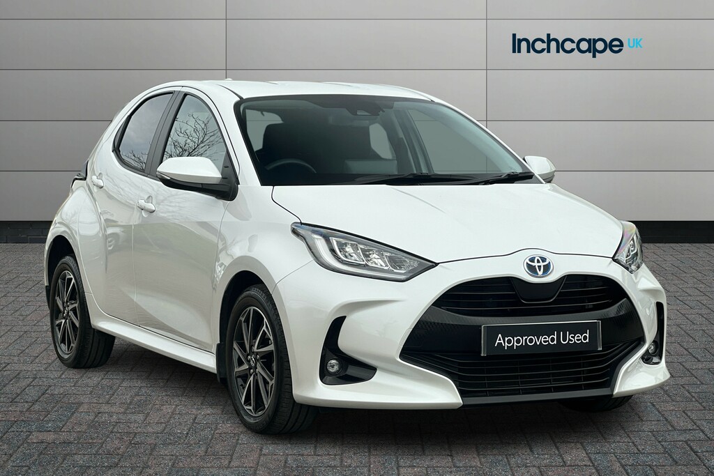 Compare Toyota Yaris 1.5 Hybrid Design Cvt KN72NNV White