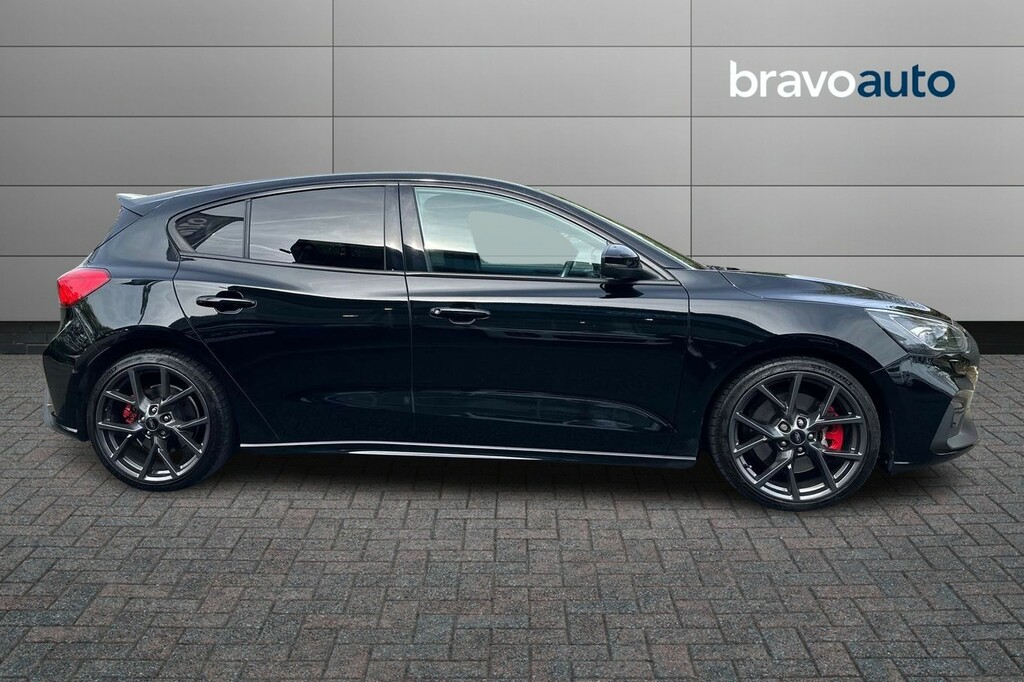 Compare Ford Focus 2.3 Ecoboost St OY69OTT Black