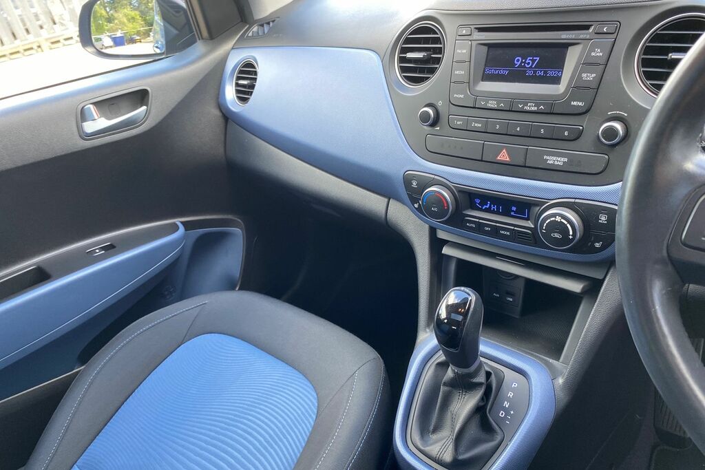 Compare Hyundai I10 1.2 Premium Se OW15HHC Blue