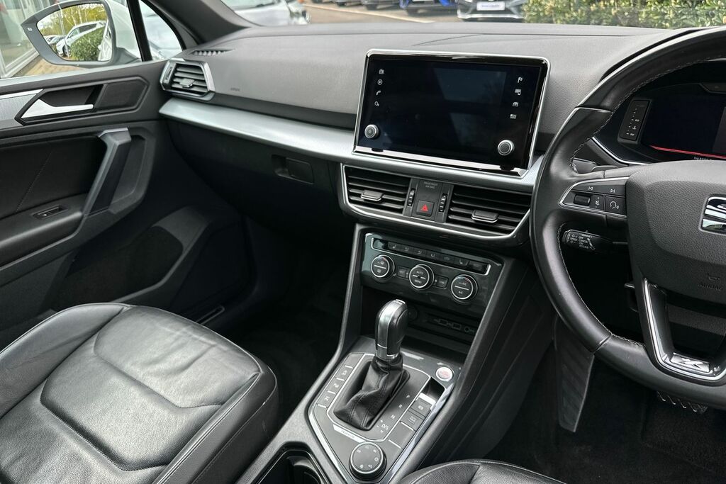 Compare Seat Tarraco 2.0 Ecotsi Xcellence Lux Dsg 4Drive VF69HGE White