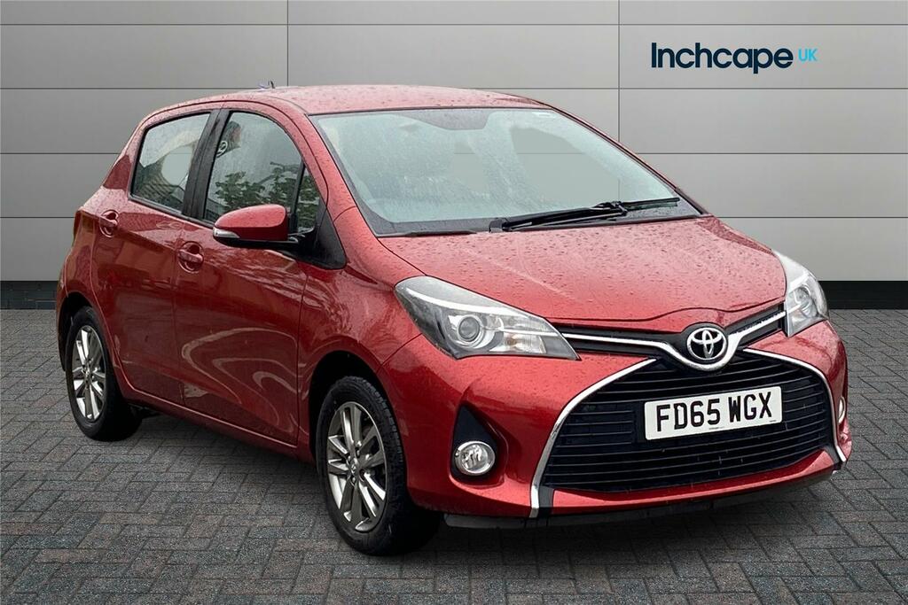 Compare Toyota Yaris 1.33 Vvt-i Icon FD65WGX Red
