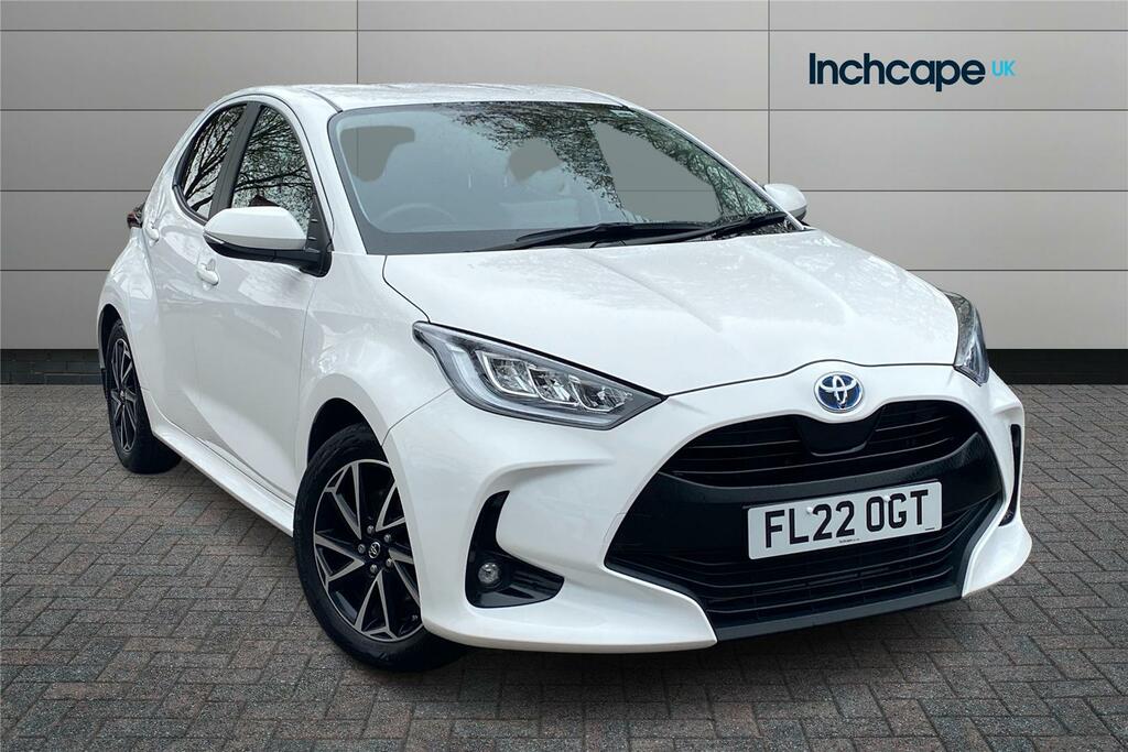 Compare Toyota Yaris 1.5 Hybrid Design Cvt FL22OGT White