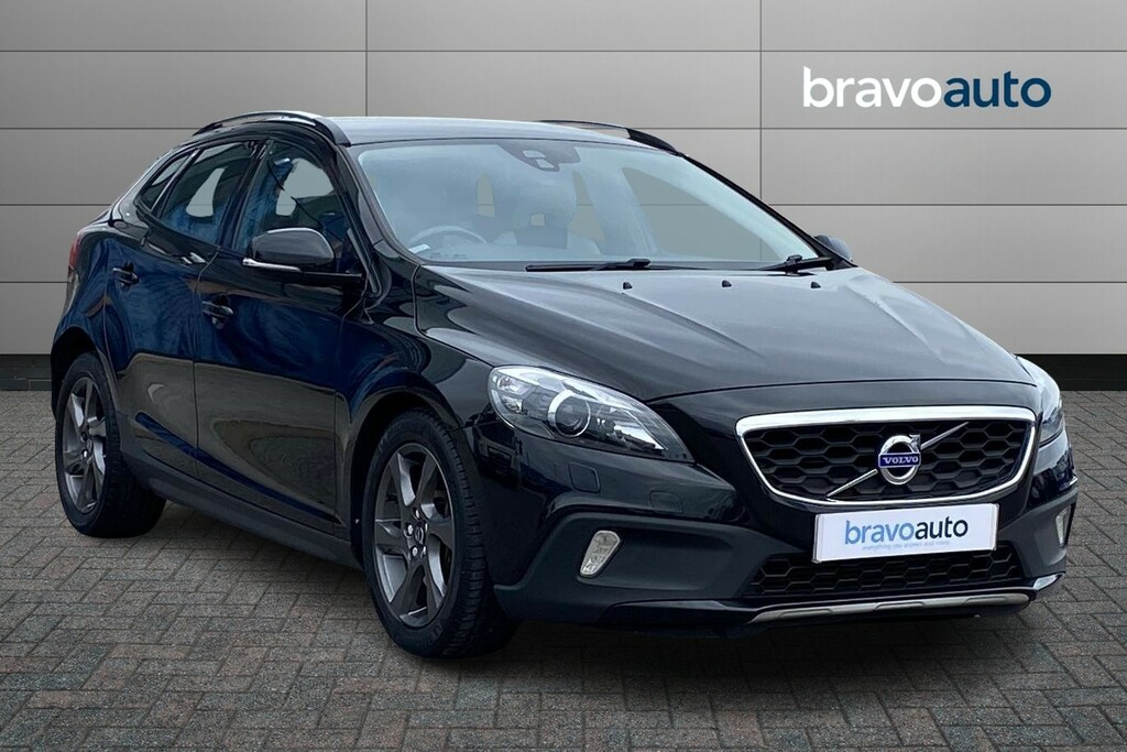 Compare Volvo V40 Cross Country D2 120 Cross Country Lux Geartronic SL15WBJ Black