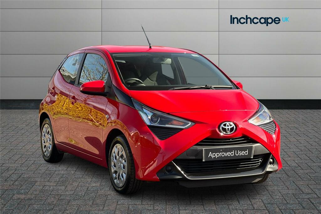 Compare Toyota Aygo 1.0 Vvt-i X-play RO20UAN Red
