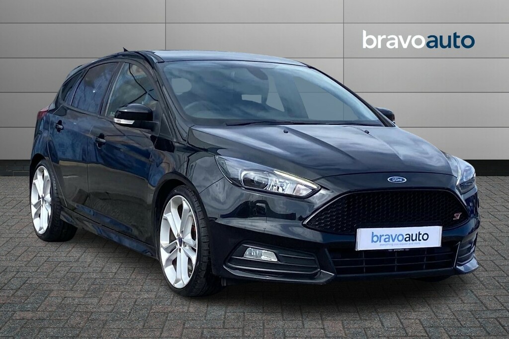Compare Ford Focus 2.0T Ecoboost St-3 MW15YVB Black