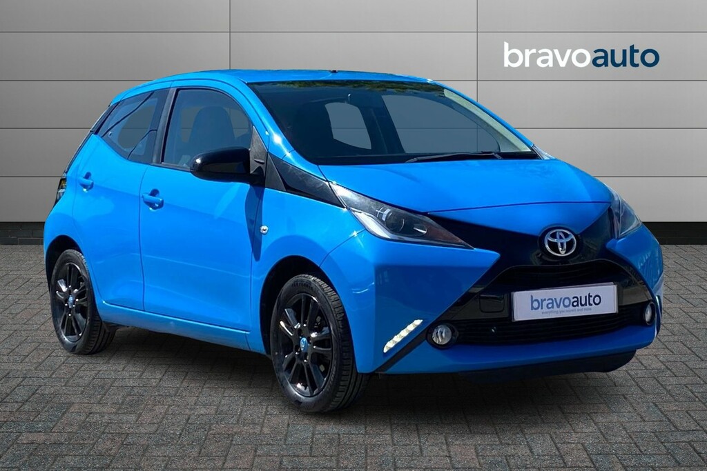Compare Toyota Aygo X-cite YM65DTK Blue