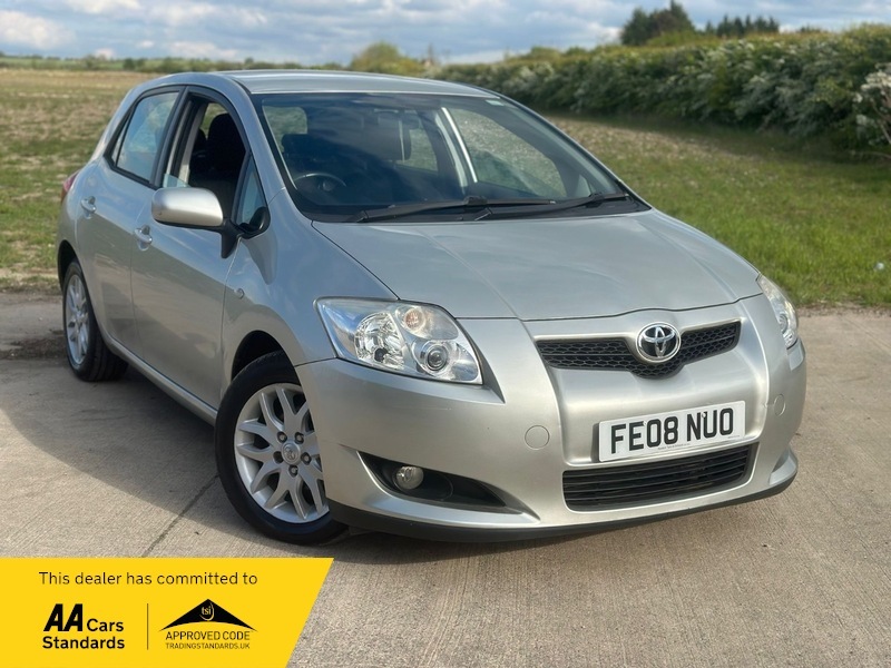 Compare Toyota Auris 1.6 Vvt-i T3 Hatchback FE08NUO Silver