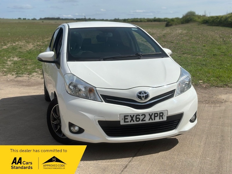 Compare Toyota Yaris 1.0 Vvt-i Edition Hatchback EX62XPR White