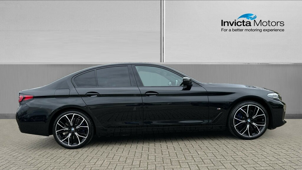 Compare BMW 5 Series 530E M Sport YE21VWN Black