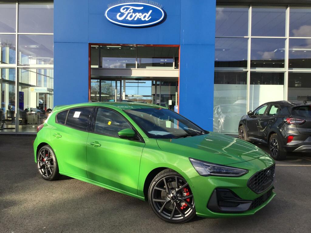 Compare Ford Focus 2.3T Ecoboost St Euro 6 Ss  Green