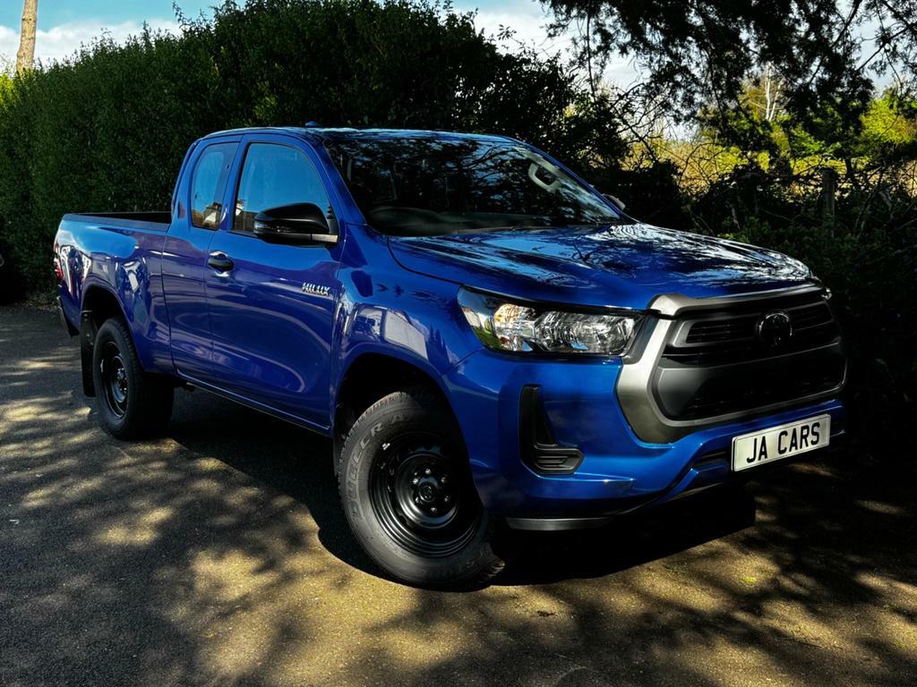 Compare Toyota HILUX 2.4 D-4d Active Extended Cab Pickup 4Wd Euro 6 S  Blue