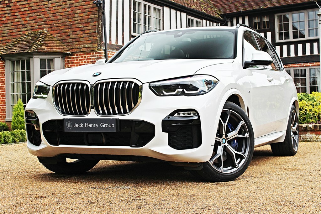 Compare BMW X5 Xdrive30d M Sport PMN177C White