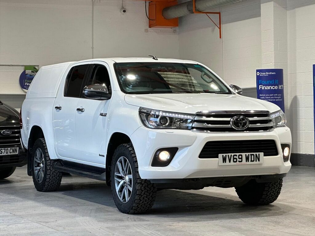 Compare Toyota HILUX Pickup 2.4 D-4d Invincible 4Wd Euro 6 Ss T WV69WDN White