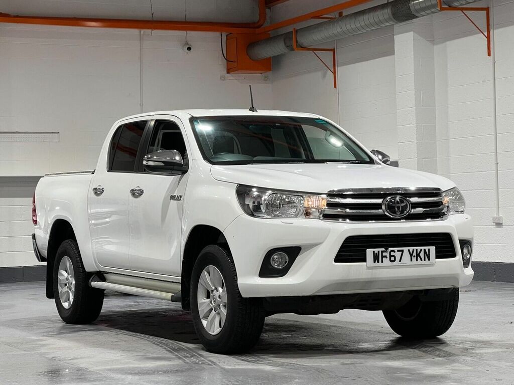 Compare Toyota HILUX Pickup 2.4 D-4d Icon 4Wd Euro 6 3.5T 20186 WF67YKN White
