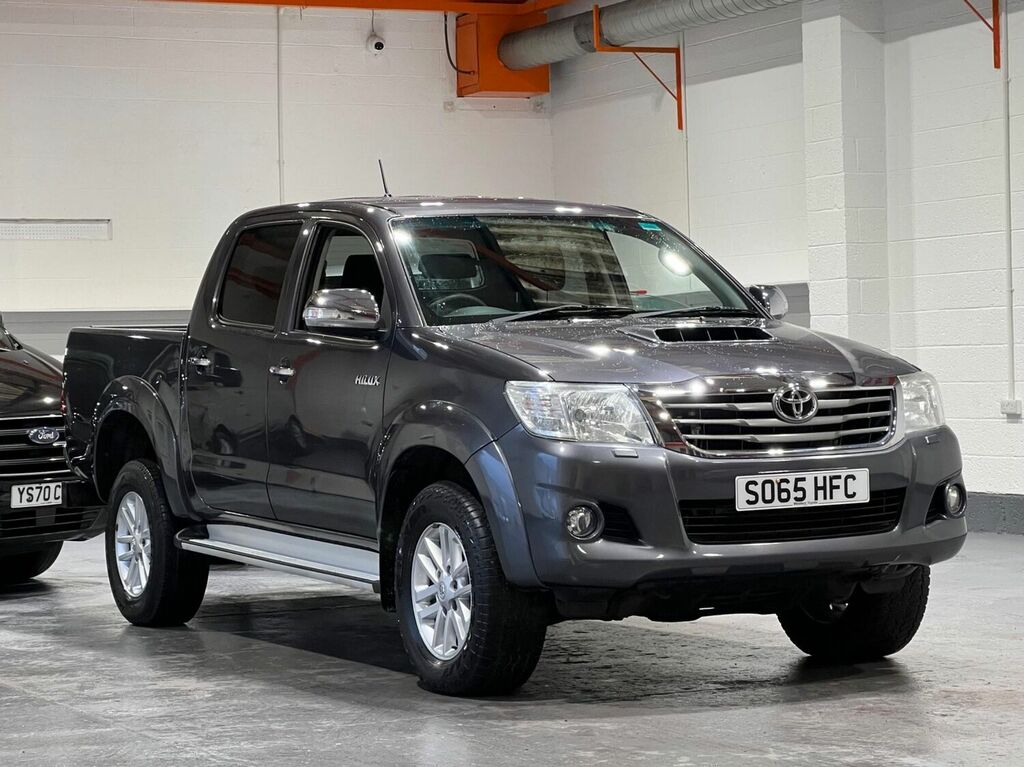 Compare Toyota HILUX Pickup 2.5 D-4d Icon 4Wd Euro 5 201665 SO65HFC Grey