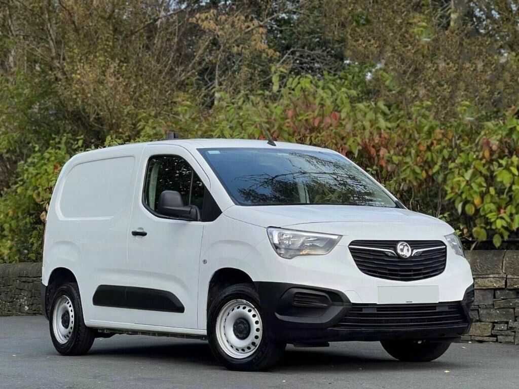 Compare Vauxhall Combo Panel Van 1.5 Turbo D 2000 Edition L1 H1 Euro 6 S DN69JZM White