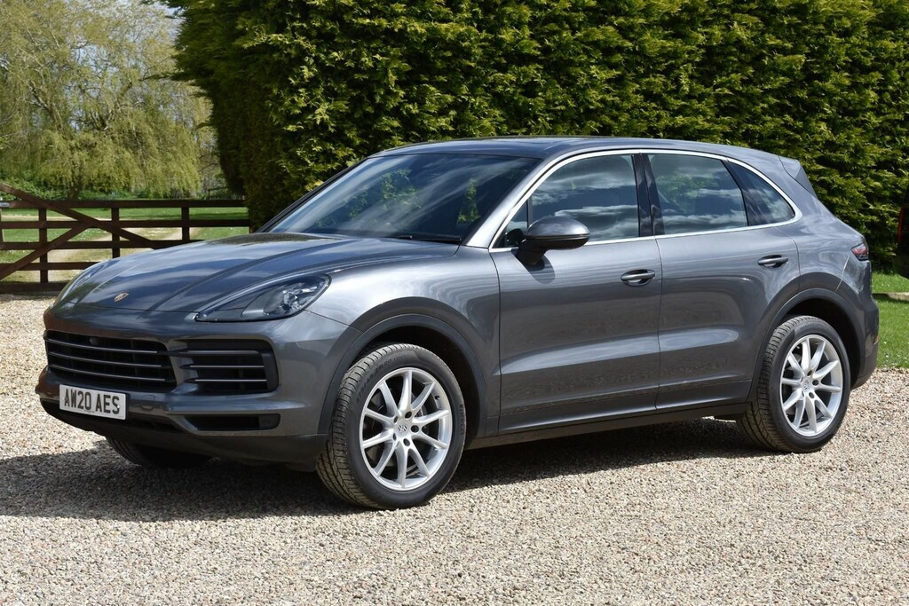 Compare Porsche Cayenne 3.0T V6 Tiptronics 4Wd Euro 6 Ss AW20AES Grey
