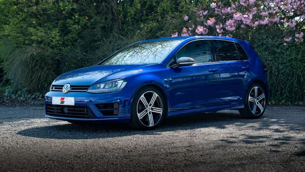 Compare Volkswagen Golf R Dsg CE66XVH Blue
