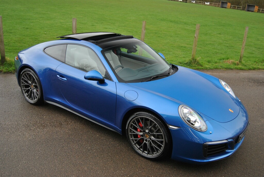Compare Porsche 911 Coupe YA17AHY Blue