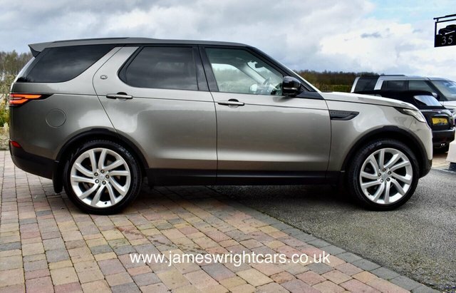 Compare Land Rover Discovery 3.0L Td6 First Edition 255 Bhp PE17OMD Silver