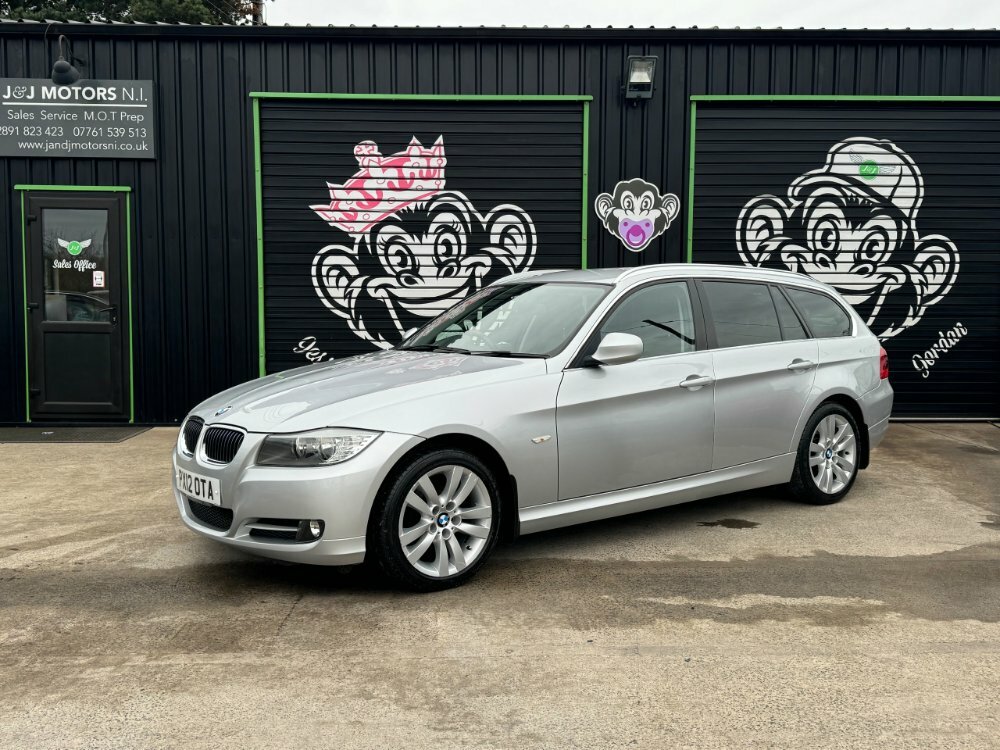 Compare BMW 3 Series 318D Exclusive Edition Touring 5-Door PX12OTA Silver