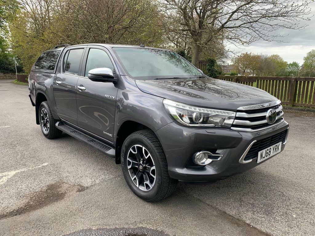 Compare Toyota HILUX 2.4 D-4d Invincible X 4Wd Euro 6 Ss Tss, 3 NJ68YRK Grey