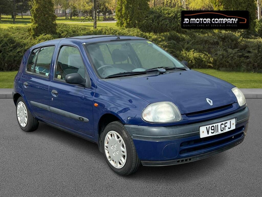 Compare Renault Clio 1.2 Grande Limited Edition 1999 V911GFJ Blue