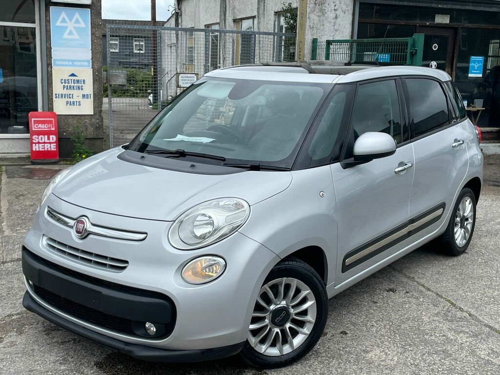 Compare Fiat 500L Lounge 3,695 Reserved  