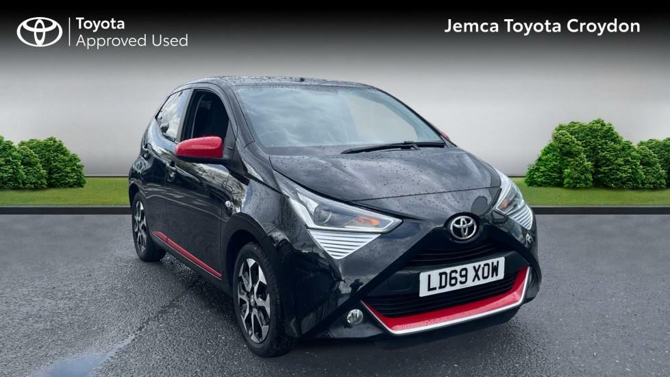 Compare Toyota Aygo X 1.0 Vvt-i X-trend Euro 6 LD69XOW Black
