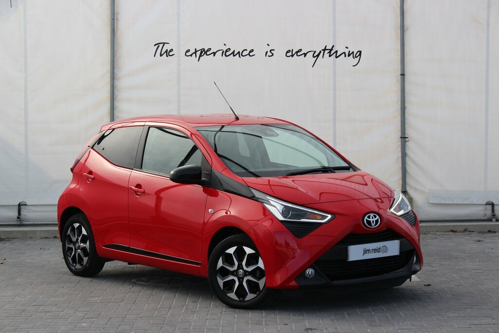 Compare Toyota Aygo Vvt-i X-trend X-shift ST21MGJ Red