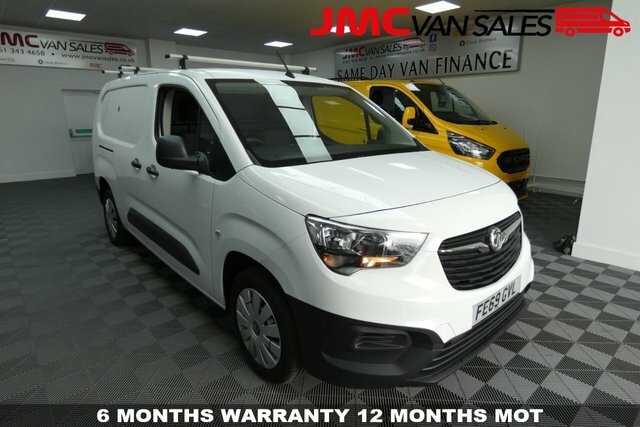 Vauxhall Combo 1.6 L2h1 2300 Edition White #1