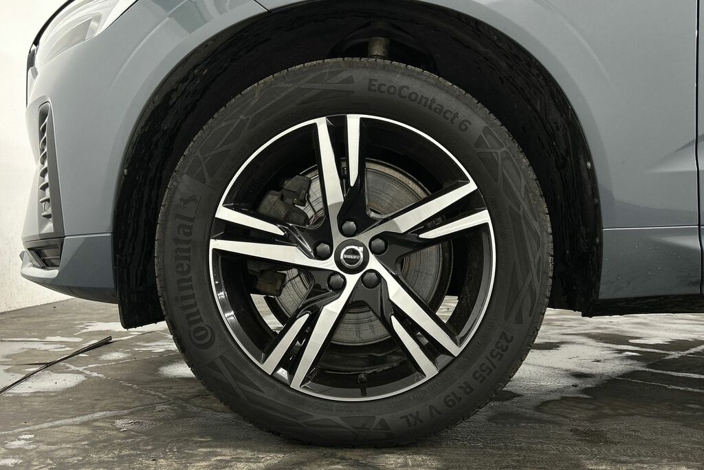 Compare Volvo XC60 R-design, B4 Awd Mild Hybrid DY22HXZ Grey