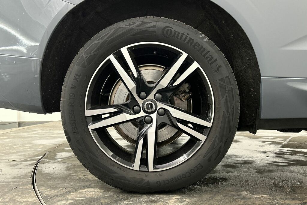 Compare Volvo XC60 R-design, B4 Awd Mild Hybrid DY22HXW Grey