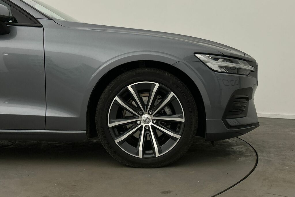 Compare Volvo V60 Momentum, B4 Mild Hybrid EO21LUA Grey