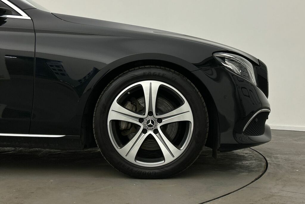 Compare Mercedes-Benz E Class E220 2.0D 194Ps Premium Ss 9G-tronic KK18EKE Black