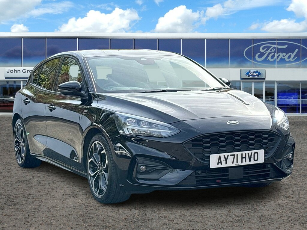 Compare Ford Focus 1.0 Ecoboost Hybrid Mhev 125 St-line X Edition AY71HVO Black