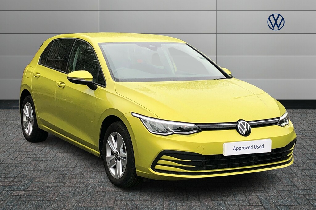 Compare Volkswagen Golf Golf Life Tsi MT23BTX Yellow