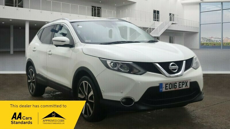 Compare Nissan Qashqai Tekna Dig-t Xtronic EO16EPX White