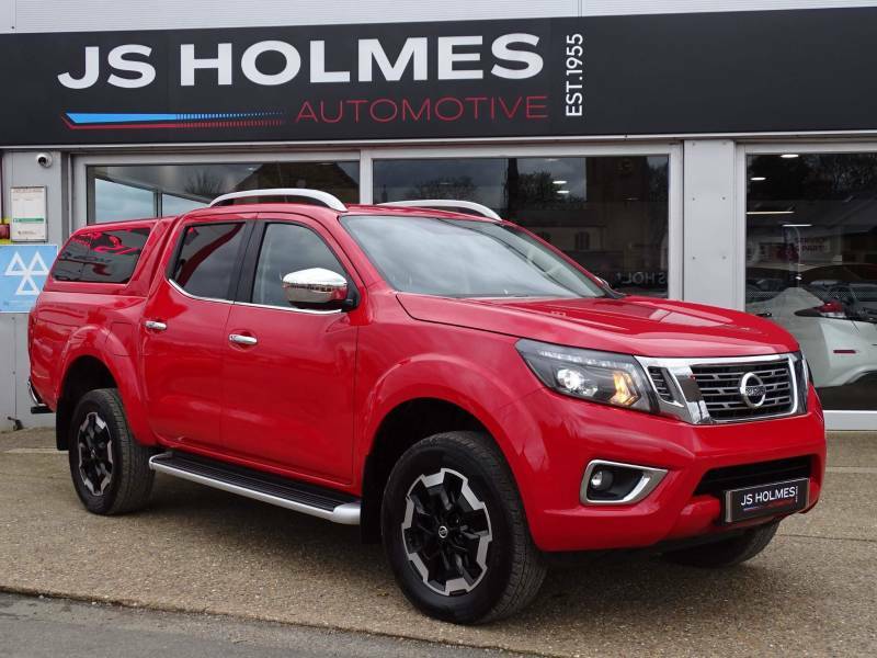 Compare Nissan Navara Double Cab Pick Up Tekna 2.3Dci 190 Tt 4Wd YB71AEV Red
