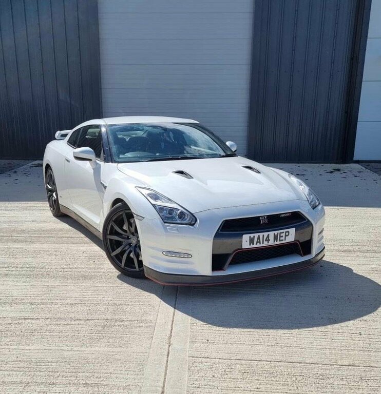 Compare Nissan GT-R 3.8 V6 4Wd Euro 5 WA14WEP 