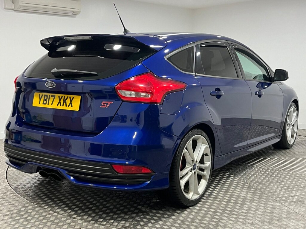 Compare Ford Focus 2.0T Ecoboost St-3 Euro 6 Ss YB17XKX Blue