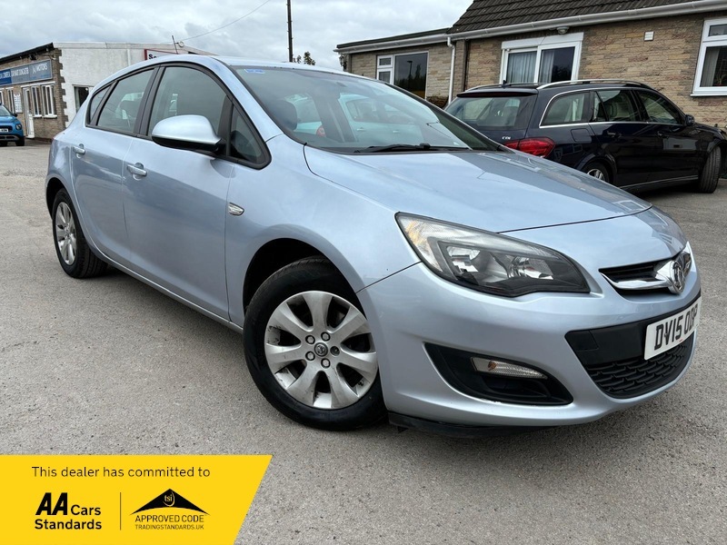 Compare Vauxhall Astra Design DV15ODP Silver