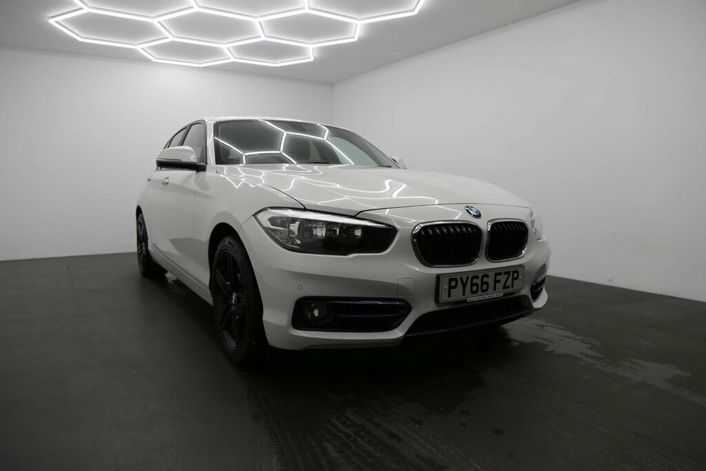 Compare BMW 1 Series 2016 66 118D PY66FZP White