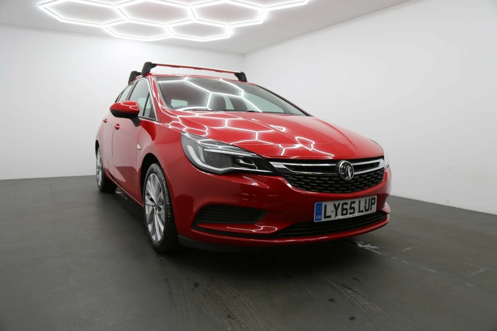Compare Vauxhall Astra 2016 65 Energy LY65LUP Red
