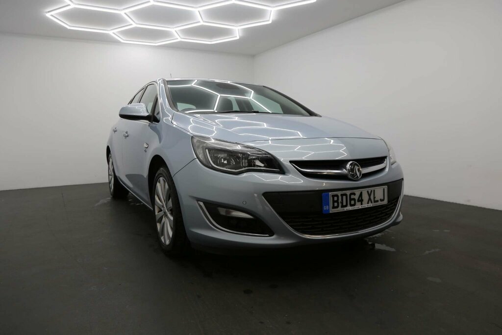 Compare Vauxhall Astra 2014 64 Elite BD64XLJ Silver