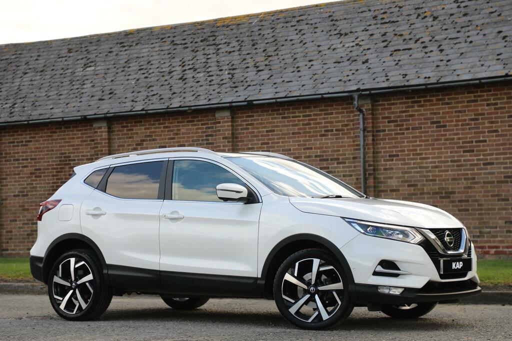 Compare Nissan Qashqai Dig-t Tekna Dct DS21GZF White